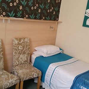 Zimmer mit zwei Einzelbetten